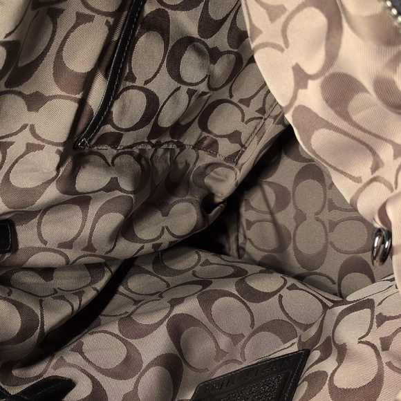 Stylish Black Leather Coach Large Bucket Bag - Picture 8 of 8